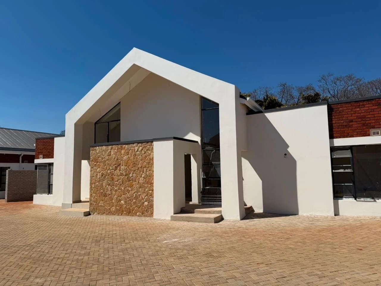 Stylish 3-Bed Vainona Home with Borehole & Paved Courtyard